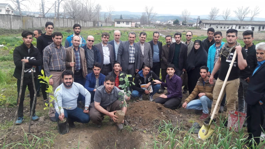 کاشت نهال با شعار «هر دانشجو یک درخت» در آموزشکده کشاورزی ساری به مناسبت روز درختکاری.